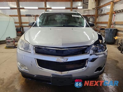 Piąte zdjęcie samochodu w środku: 2012 CHEVROLET TRAVERSE LS VIN:1GNKVFED8CJ269071 - miniatura