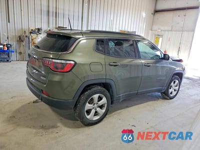 Trzecie zdjęcie samochodu z tyłu: 2017 JEEP COMPASS LATITUDE VIN:3C4NJDBB2HT646941 - miniatura