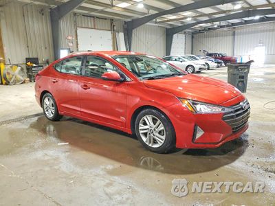 Czwarte zdjęcie samochodu z boku: 2019 HYUNDAI ELANTRA SEL VIN:5NPD84LF4KH473049 - miniatura