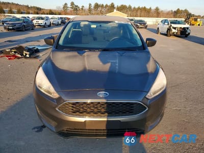 Piąte zdjęcie samochodu w środku: 2018 FORD FOCUS S VIN:1FADP3E2XJL269962 - miniatura