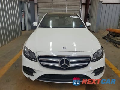 Piąte zdjęcie samochodu w środku: 2017 MERCEDES-BENZ E 300 VIN:WDDZF4JB8HA050914 - miniatura