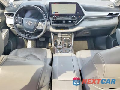Zdjęcie 8 z 13 samochodu: 2023 TOYOTA HIGHLANDER PLATINUM VIN:5TDKDRBH1PS506156 - miniatura