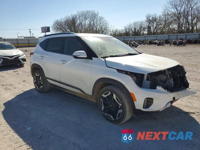 Czwarte zdjęcie samochodu z boku: 2024 KIA SELTOS SX VIN:KNDETCA79R7498553 - miniatura