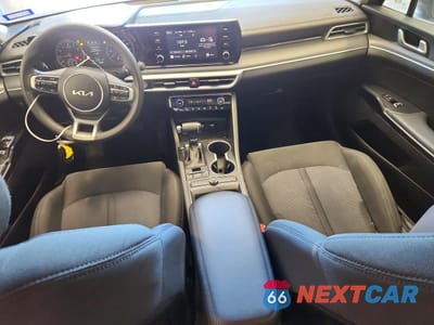 Zdjęcie 8 z 13 samochodu: 2023 KIA K5 LXS VIN:5XXG14J26PG196585 - miniatura
