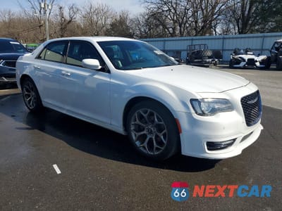 Czwarte zdjęcie samochodu z boku: 2018 CHRYSLER 300 S VIN:2C3CCABG1JH240647 - miniatura