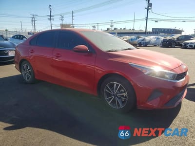 Czwarte zdjęcie samochodu z boku: 2023 KIA FORTE LXS VIN:3KPF24AD7PE543697 - miniatura