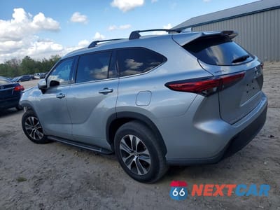 Drugie zdjęcie samochodu z przodu: 2022 TOYOTA HIGHLANDER XLE VIN:5TDGZRAH5NS128560 - miniatura
