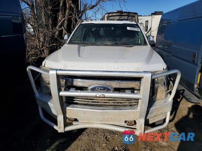 Piąte zdjęcie samochodu w środku: 2018 FORD F350 SUPER DUTY VIN:1FT8W3BT5JEB50927 - miniatura