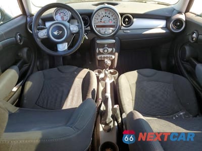 Zdjęcie 8 z 13 samochodu: 2009 MINI COOPER VIN:WMWMF33579TU70382 - miniatura