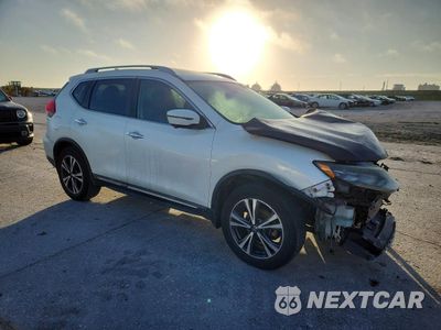 Czwarte zdjęcie samochodu z boku: 2017 NISSAN ROGUE SL VIN:5N1AT2MT9HC866068 - miniatura