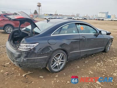 Trzecie zdjęcie samochodu z tyłu: 2015 MERCEDES-BENZ E 400 4MATIC VIN:WDDKJ6HB3FF300223 - miniatura