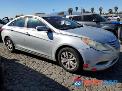 Czwarte zdjęcie samochodu z boku: 2011 HYUNDAI SONATA GLS VIN:5NPEB4AC3BH041888 - miniatura