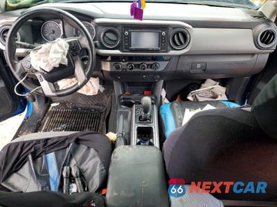 Zdjęcie 8 z 12 samochodu: 2017 TOYOTA TACOMA SR5 V6 VIN:5TFSZ5AN9HX094565 - miniatura
