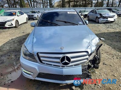 Piąte zdjęcie samochodu w środku: 2013 MERCEDES-BENZ C 300 4MATIC VIN:WDDGF8AB0DR249692 - miniatura