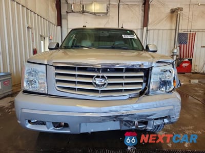 Piąte zdjęcie samochodu w środku: 2005 CADILLAC ESCALADE LUXURY VIN:1GYEK63N25R100883 - miniatura