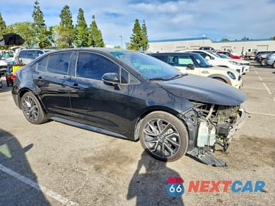 Czwarte zdjęcie samochodu z boku: 2021 TOYOTA COROLLA XSE VIN:5YFT4MCE0MP059786 - miniatura