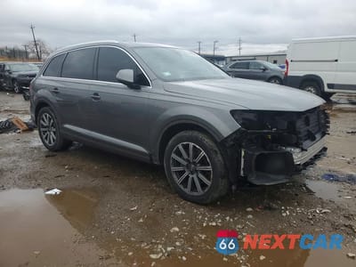 Czwarte zdjęcie samochodu z boku: 2017 AUDI Q7 PREMIUM VIN:WA1AAAF70HD012644 - miniatura