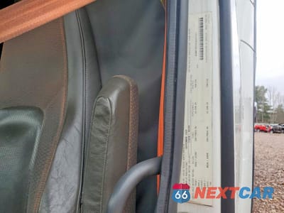 Zdjęcie 10 z 10 samochodu: 2020 VOLVO VNR SEMI TRUCK VIN:4V4WC9EG9LN267337 - miniatura
