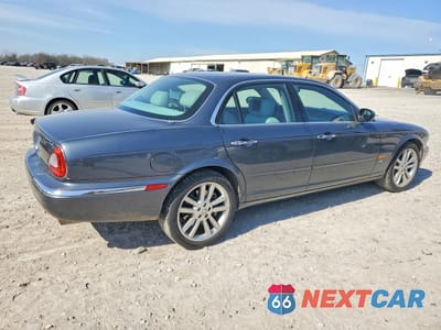 Trzecie zdjęcie samochodu z tyłu: 2004 JAGUAR XJR VIN:SAJWA73B84TG29902 - miniatura