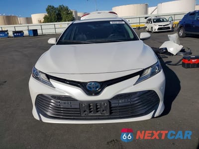 Piąte zdjęcie samochodu w środku: 2018 TOYOTA CAMRY HYBRID XLE VIN:4T1B21HK3JU009201 - miniatura