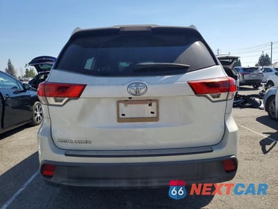 Zdjęcie 6 z 14 samochodu: 2018 TOYOTA HIGHLANDER LE VIN:5TDZARFH1JS034873 - miniatura