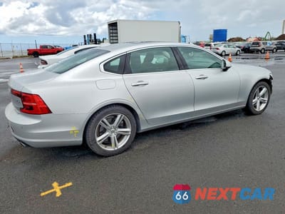 Trzecie zdjęcie samochodu z tyłu: 2018 VOLVO S90 T5 MOMENTUM VIN:LVY982AK0JP035991 - miniatura