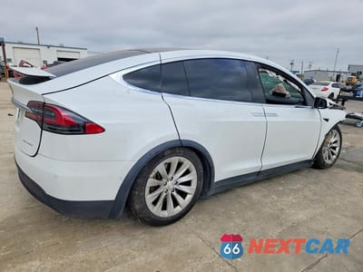 Trzecie zdjęcie samochodu z tyłu: 2020 TESLA MODEL X VIN:5YJXCAE29LF281601 - miniatura