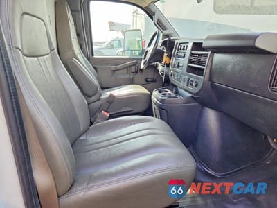 Zdjęcie 11 z 12 samochodu: 2020 GMC SAVANA BOX TRUCK VIN:7GZ37TCG3LN003648 - miniatura