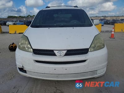 Piąte zdjęcie samochodu w środku: 2004 TOYOTA SIENNA LE 7 PASSENGER VIN:5TDZA23C54S100166 - miniatura
