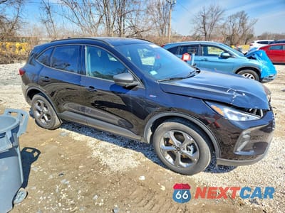 Czwarte zdjęcie samochodu z boku: 2025 FORD ESCAPE ST LINE VIN:1FMCU9MN6SUA84277 - miniatura