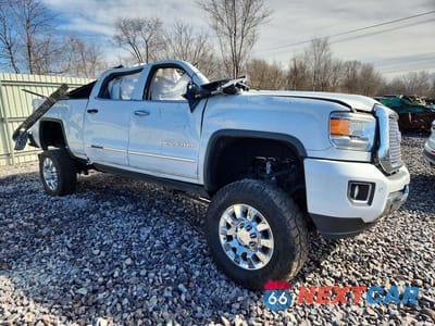 Czwarte zdjęcie samochodu z boku: 2016 GMC SIERRA K2500 DENALI VIN:1GT12UE81GF297131 - miniatura