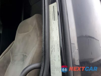 Zdjęcie 10 z 10 samochodu: 2016 VOLVO VNL SEMI TRUCK VIN:4V4NC9EH8GN932447 - miniatura