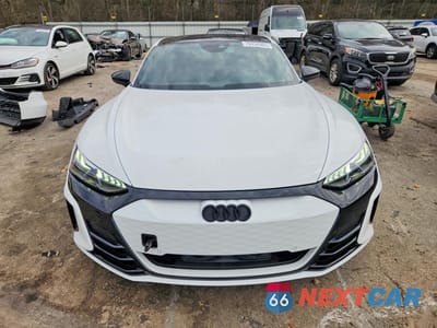 Piąte zdjęcie samochodu w środku: 2023 AUDI E-TRON GT PRESTIGE VIN:WAUEJBFW5P7007776 - miniatura