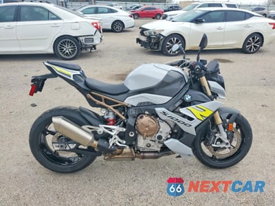 2022 BMW S 1000 R WB10E530XN6E36692 - główne zdjęcie licytacji z USA - miniatura