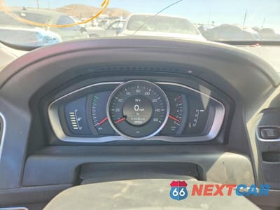 Zdjęcie 9 z 12 samochodu: 2016 VOLVO XC60 T5 VIN:YV440MDJ9G2852242 - miniatura