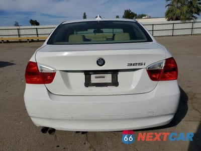 Zdjęcie 6 z 12 samochodu: 2006 BMW 325 I VIN:WBAVB13516PT10555 - miniatura