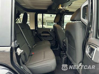 Zdjęcie 6 z 11 samochodu: 2019 JEEP WRANGLER UNLIMITED SAHARA VIN:1C4HJXENXKW688585 - miniatura