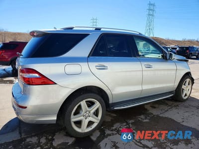 Trzecie zdjęcie samochodu z tyłu: 2015 MERCEDES-BENZ ML 350 4MATIC VIN:4JGDA5HB7FA586311 - miniatura