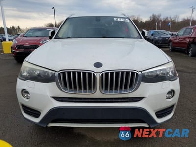 Piąte zdjęcie samochodu w środku: 2017 BMW X3 SDRIVE28I VIN:5UXWZ7C35H0V92648 - miniatura