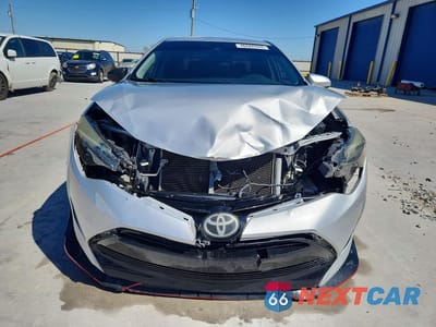 Piąte zdjęcie samochodu w środku: 2017 TOYOTA COROLLA LE VIN:5YFBURHE4HP663672 - miniatura