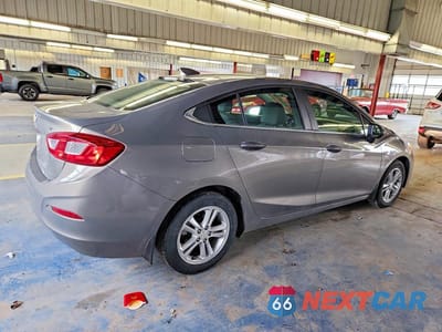 Trzecie zdjęcie samochodu z tyłu: 2018 CHEVROLET CRUZE LT VIN:1G1BE5SM9J7234968 - miniatura
