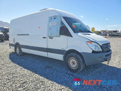 Czwarte zdjęcie samochodu z boku: 2012 MERCEDES BENZ SPRINTER 2500 UTILITY / SERVICE VAN VIN:WD3PE8CB1C5713261 - miniatura