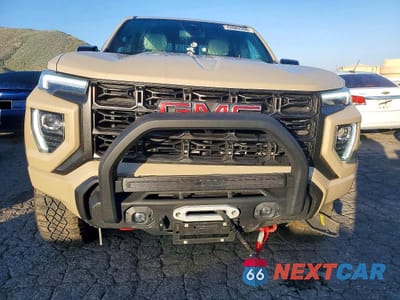 Piąte zdjęcie samochodu w środku: 2023 GMC CANYON AT4X VIN:1GTP6EEK6P1209817 - miniatura