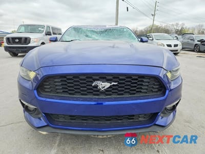 Piąte zdjęcie samochodu w środku: 2016 FORD MUSTANG VIN:1FA6P8TH7G5240882 - miniatura