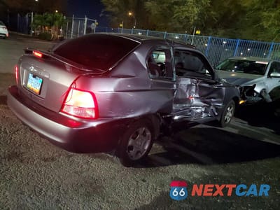 Trzecie zdjęcie samochodu z tyłu: 2002 HYUNDAI ACCENT VIN:KMHCG35C12U213978 - miniatura