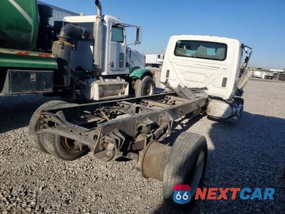 Trzecie zdjęcie samochodu z tyłu: 2006 INTERNATIONAL 4200 TRUCK CAB AND CHASSIS VIN:1HTMPAFL06H198757 - miniatura
