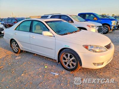 Czwarte zdjęcie samochodu z boku: 2005 TOYOTA CAMRY XLE V6 VIN:4T1BF32K35U093647 - miniatura