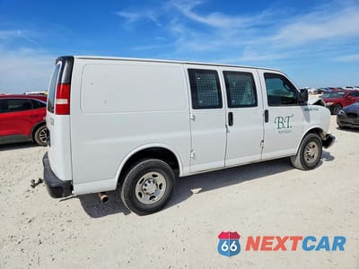 Trzecie zdjęcie samochodu z tyłu: 2018 CHEVROLET EXPRESS 2500 CARGO UTILITY / SERVICE VAN VIN:1GCWGAFP7J1237791 - miniatura