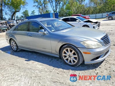 Czwarte zdjęcie samochodu z boku: 2008 MERCEDES-BENZ S 550 VIN:WDDNG71X48A184389 - miniatura