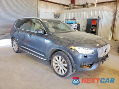 Czwarte zdjęcie samochodu z boku: 2017 VOLVO XC90 T6 VIN:YV4A22PL6H1106904 - miniatura